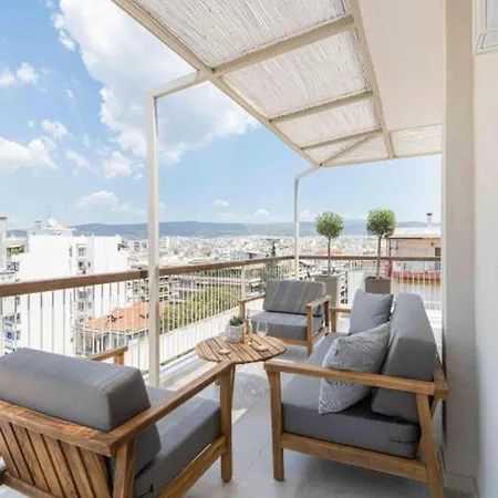 Lavish Unique Penthouse Next To The Seafront Lejlighed